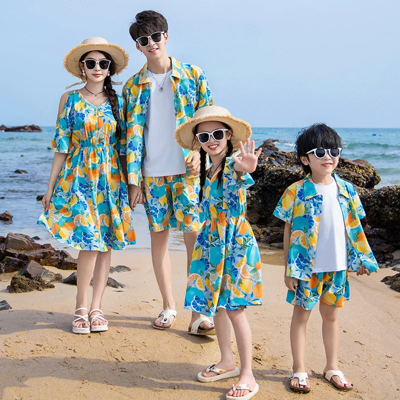 Summer Clothing Looks - 母と娘のための家族のマッチング服,休暇のエリア,カップルのスタイル,親子の服,フルーツプリント,ツーピースの衣装